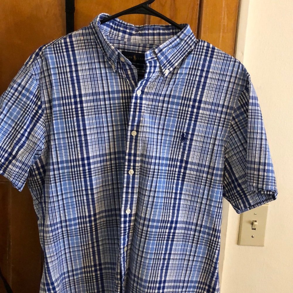 Polo short sleeve shirt.
